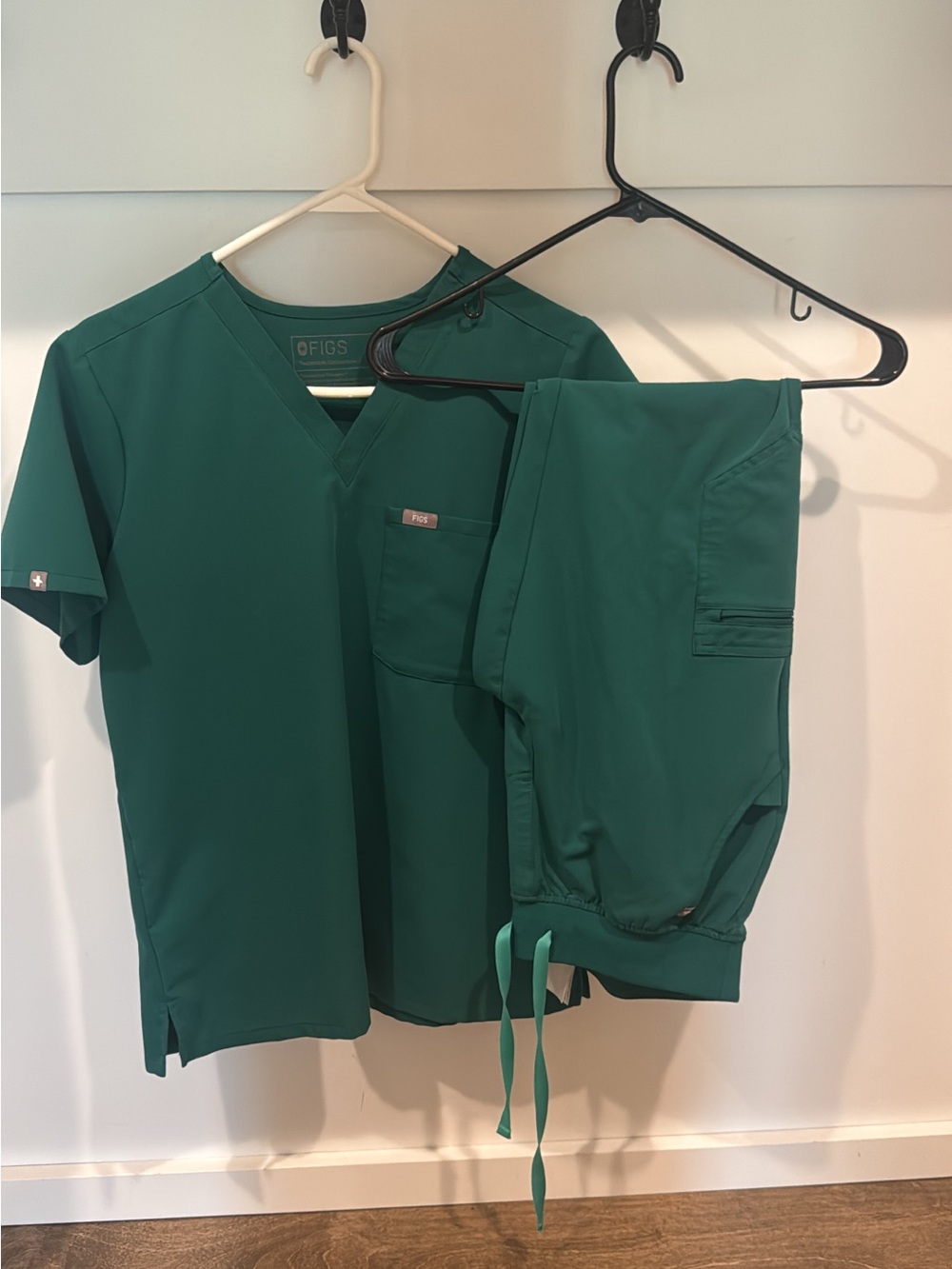 Figs Teal Scrub Set - V-Neck Top & Drawstring Pants